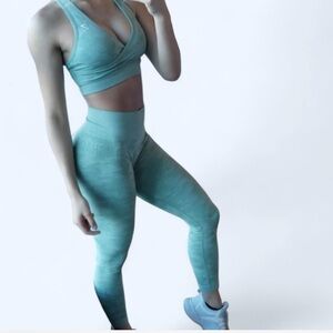 Gymshark2 piece setTeal camo Leggings/sports bra